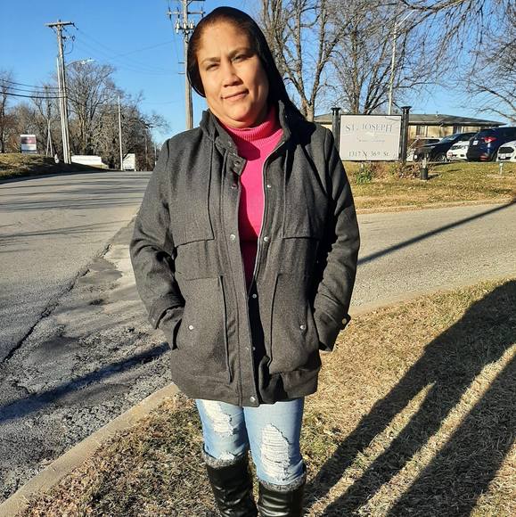 Meet your Posher, Iris - Picture 1 of 1